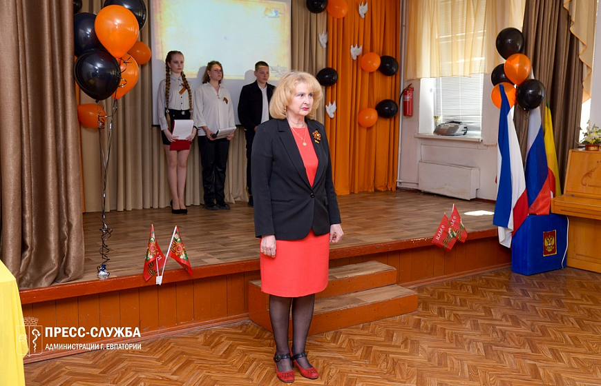 В школе №1 Евпатории открыли Парту Героя