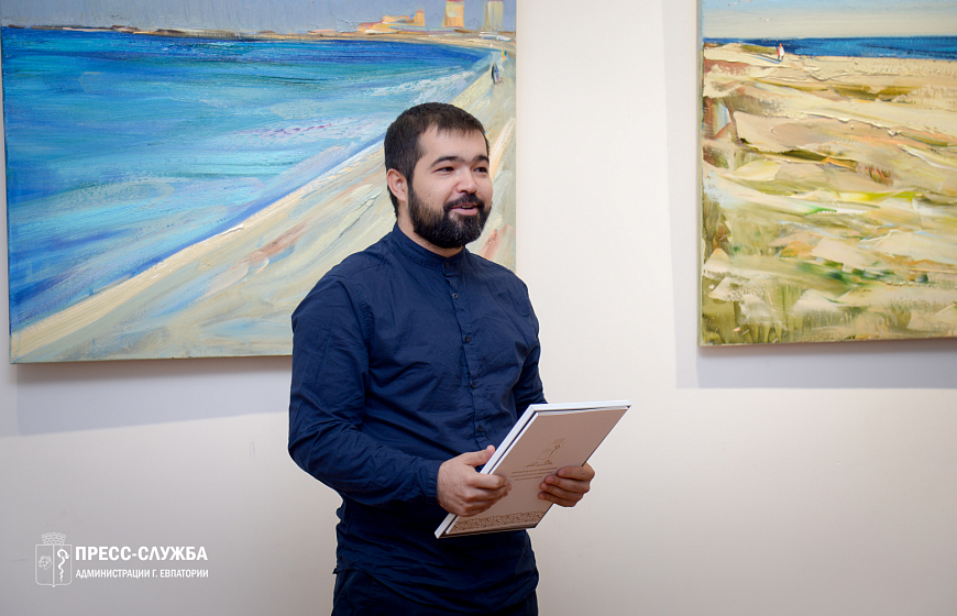 В Евпатории открылась выставка художника Ленура Велиляева
