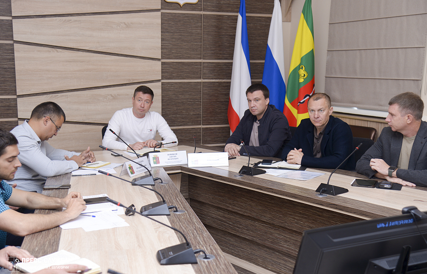 В Евпатории прошло совещание с руководителями ресурсоснабжающих и коммунальных предприятий