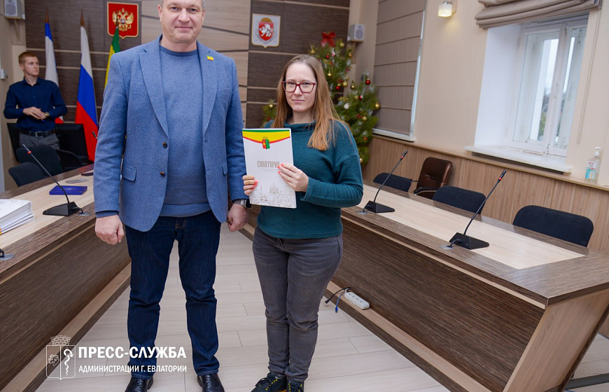 Жители Евпатории получили земельные участки и ключи от квартир