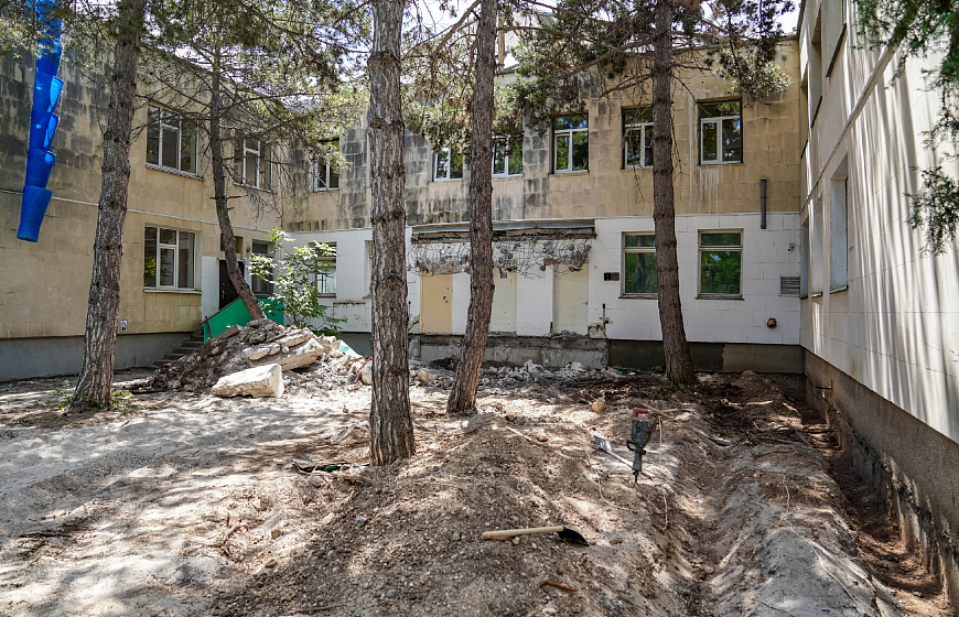 Елена Демидова проверила, как выполняется капитальный ремонт детского сада «Кузнечик»