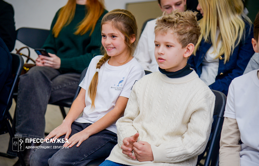 Глава города и депутаты пообщались с представителями детской администрации