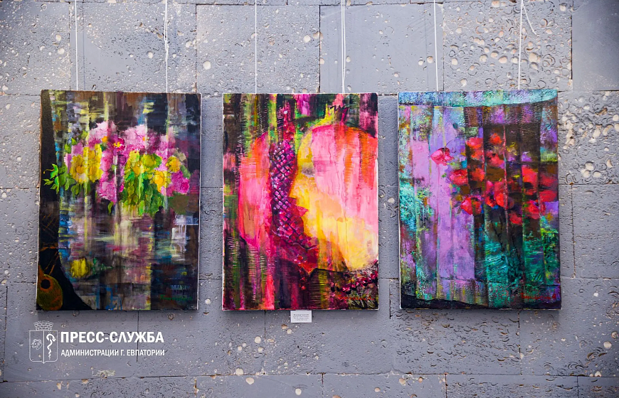 В Евпатории проходит выставка евпаторийских художников