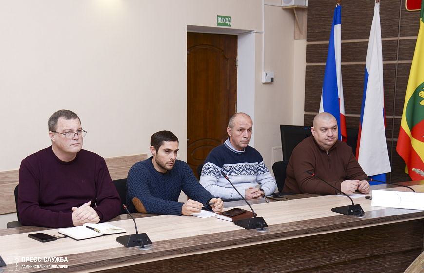 В Евпатории прошло еженедельное совещание с руководителями ресурсоснабжающих и коммунальных предприятий
