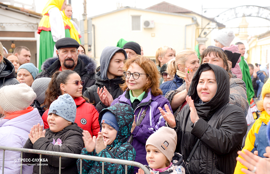 В Евпатории прошли народные гуляния «Широкая Масленица»
