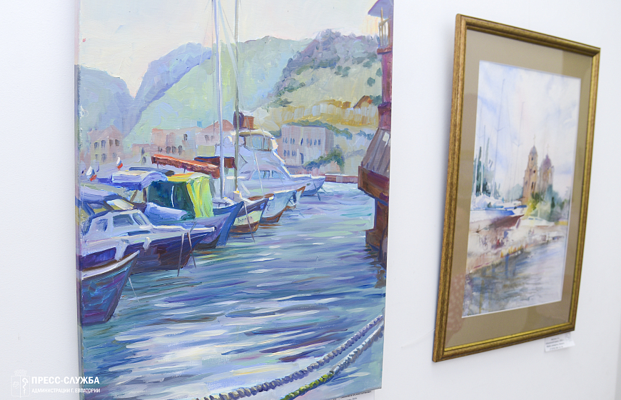 В Евпатории открылась выставка картин о природе Крыма