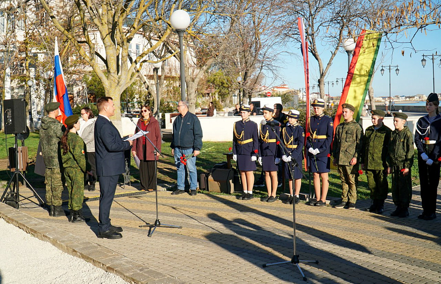 В Евпатории почтили память великого полководца