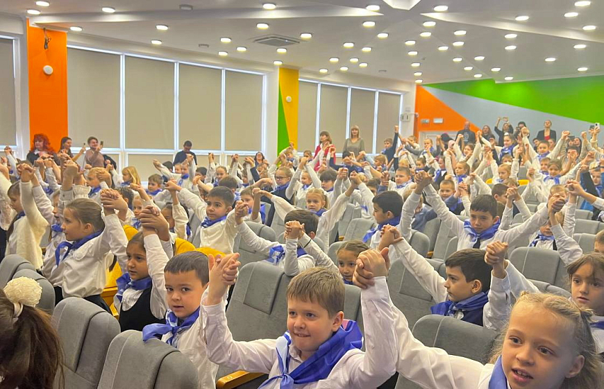 Сотрудник Госавтоинспекции приняла участие на торжественной церемонии посвящения в ряды «Орлята России»