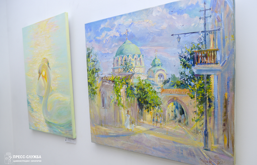В Евпатории открылась выставка картин о природе Крыма