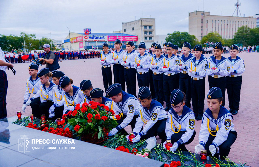 В Евпатории развернули самое большое в мире Знамя Победы