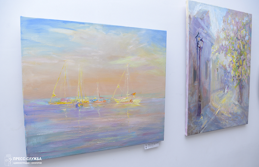В Евпатории открылась выставка картин о природе Крыма