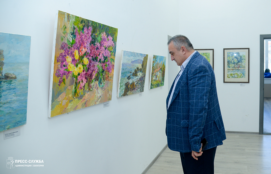В Евпатории открылась выставка художников-преподавателей «Творчество учителя»