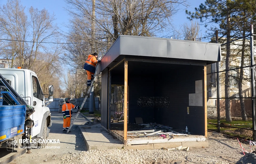 В Евпатории продолжается демонтаж незаконных торговых объектов 