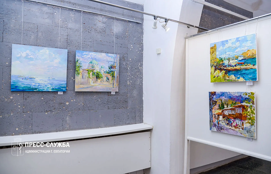 В Евпатории проходит выставка евпаторийских художников