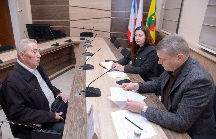 Глава администрации Александр Юрьев провел личный прием граждан