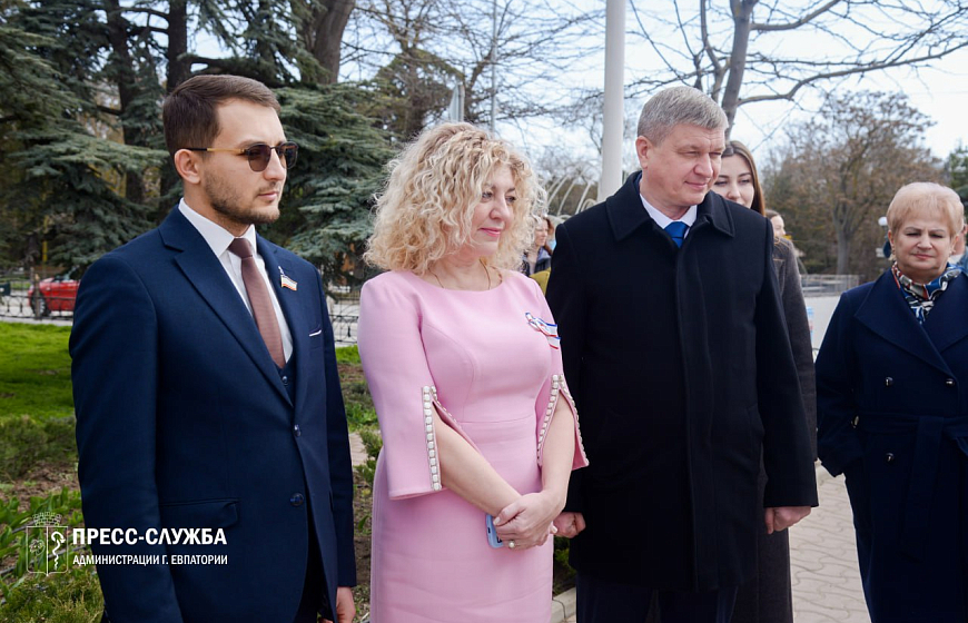 В Евпатории открылась фотовыставка «Соцветие культур рожденные Крымской весной» 