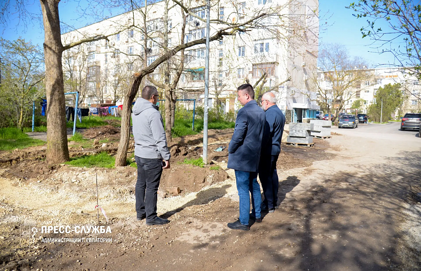 Антон Новиков проинспектировал ход работ по благоустройству города