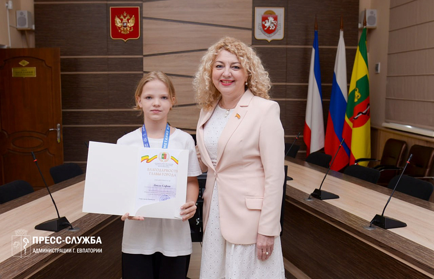 Галина Герасимова поздравила призеров соревнований по спортивному метанию ножа