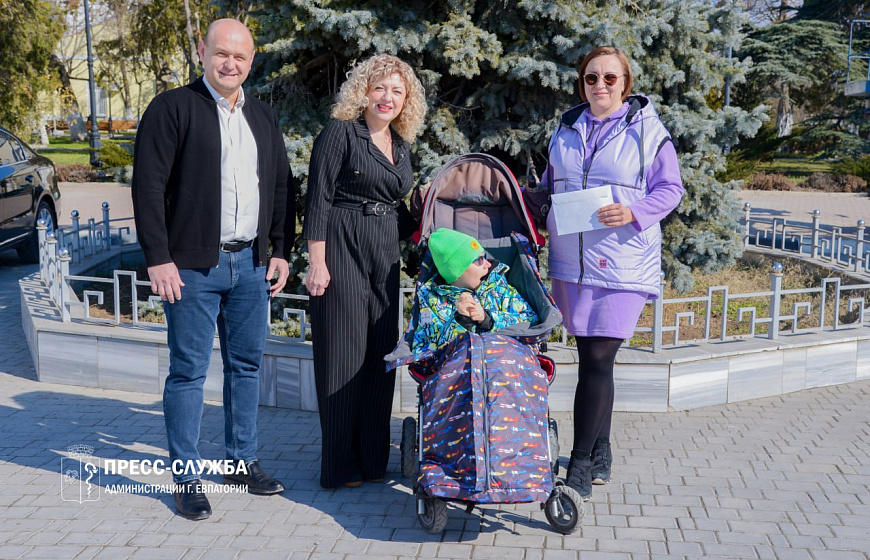 В Евпатории исполнили новогодние желания 6 маленьких жителей