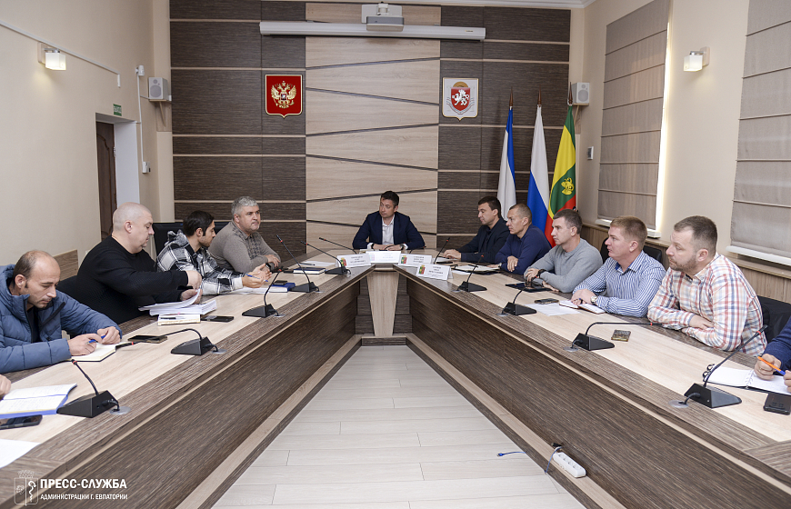 В Евпатории прошло еженедельное совещание с руководителями ресурсоснабжающих и коммунальных предприятий