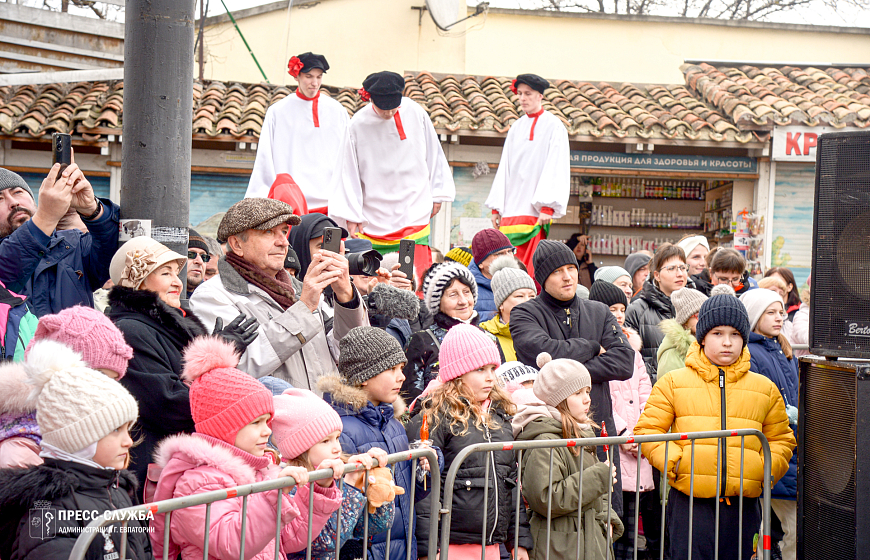 В Евпатории прошли народные гуляния «Широкая Масленица»