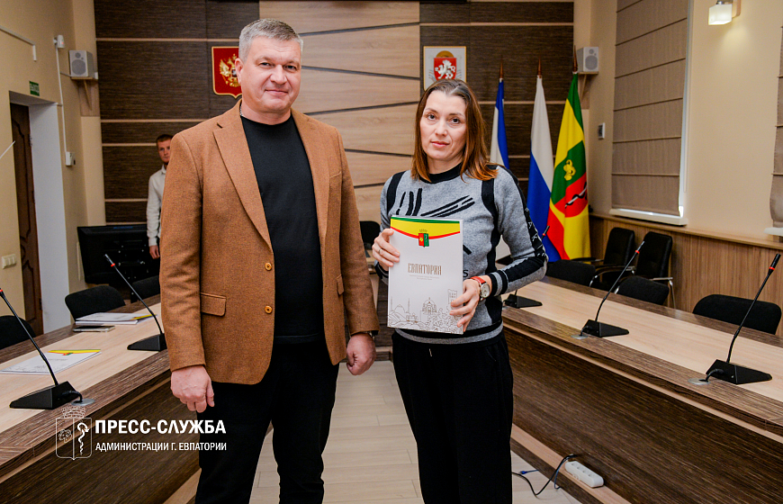 Жители Евпатории получили земельные участки и ключи от квартиры