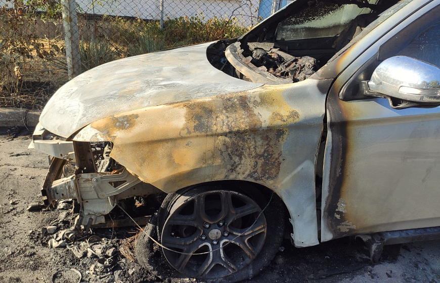 В Евпатории полицейские задержали подозреваемого в поджоге автомобиля