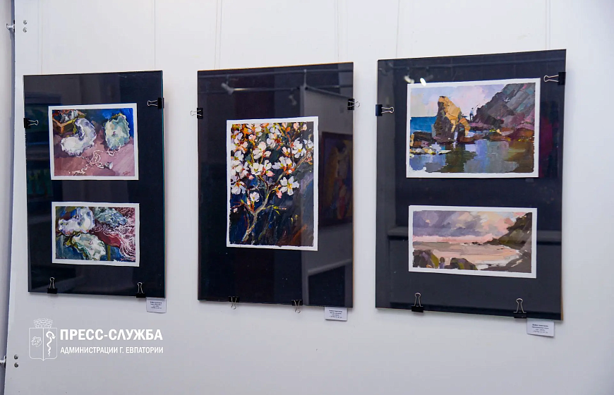 В Евпатории проходит выставка евпаторийских художников