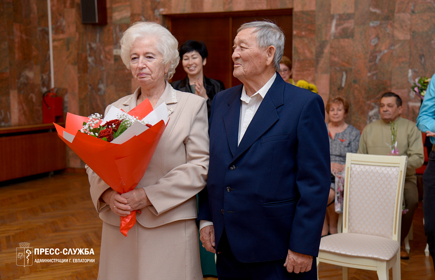 В Евпатории  чествовали семейную пару с юбилеем золотой свадьбы 