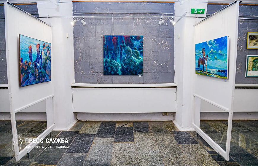 В Евпатории проходит выставка евпаторийских художников
