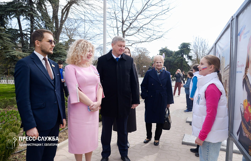 В Евпатории открылась фотовыставка «Соцветие культур рожденные Крымской весной» 
