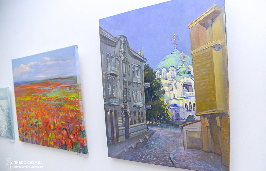 В Евпатории открылась выставка картин о природе Крыма