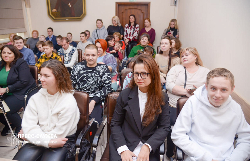 В Евпатории чествовали участников ежегодной премии «Преград нет!»
