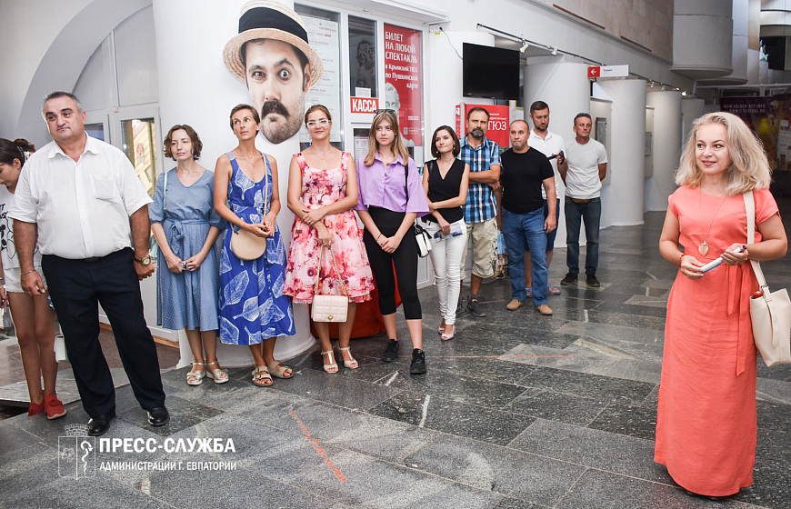 В Евпатории открылась выставка работ учащихся художественной школы