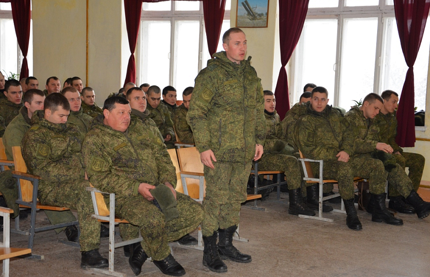 Глава города Евпатории встретилась со служащими инженерного полка