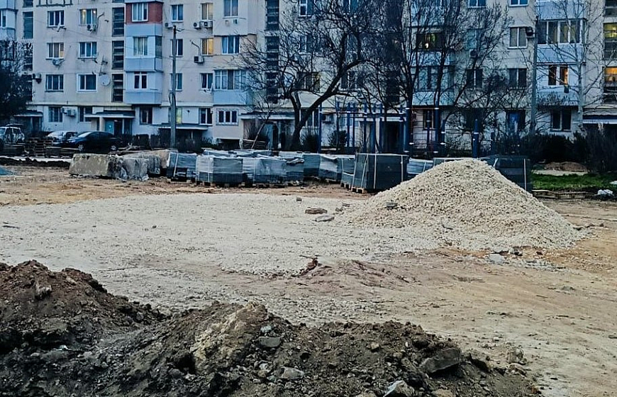 В Евпатории проводят благоустройство дворов