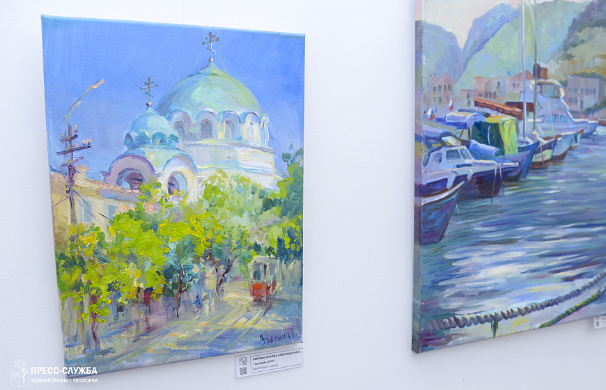 В Евпатории открылась выставка картин о природе Крыма