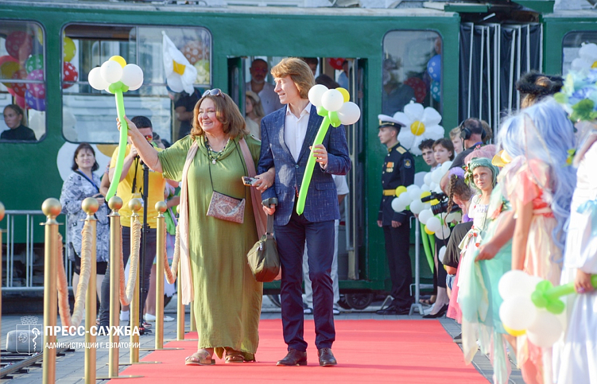 В Евпатории состоялось торжественное открытие фестиваля детского и семейного кино «Солнечный остров»