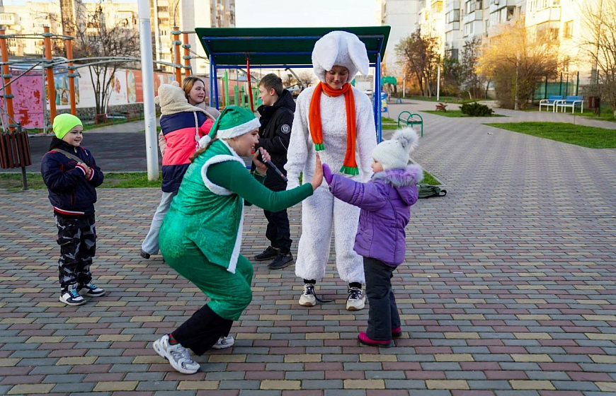 В Евпатории стартовали новогодние развлекательные программы для детей