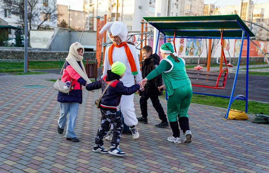 В Евпатории стартовали новогодние развлекательные программы для детей