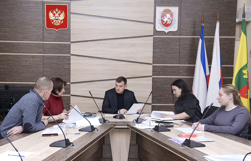 В Евпатории борются с самовольными постройками