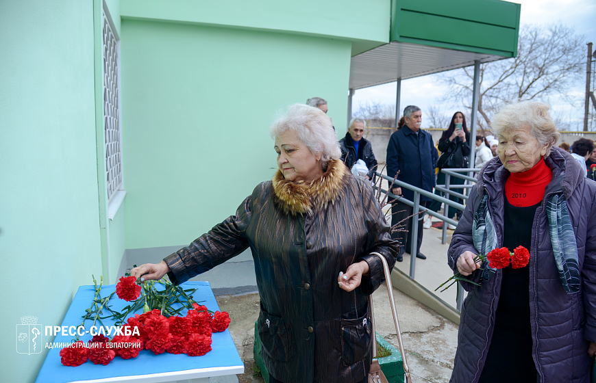 В микрорайоне Исмаил-бей открыли памятную доску Энверу Бекирову 