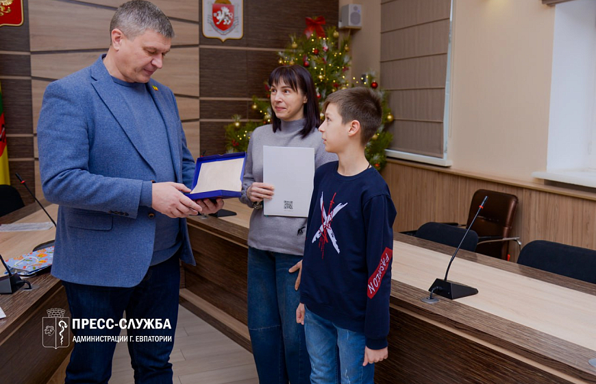 Жители Евпатории получили земельные участки и ключи от квартир