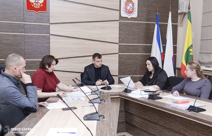 В Евпатории борются с самовольными постройками