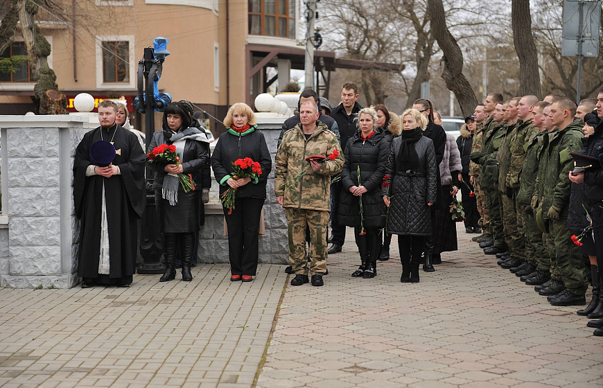 В Евпатории полицейские приняли участие в мероприятии, посвящённом памяти погибших бойцов спецподразделения ОМОН «Беркут»
