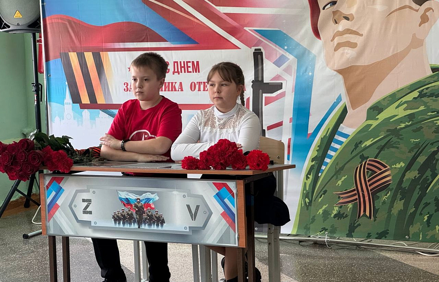 В Новоозерненской школе открыли «Парту Героя» в честь погибших участников СВО