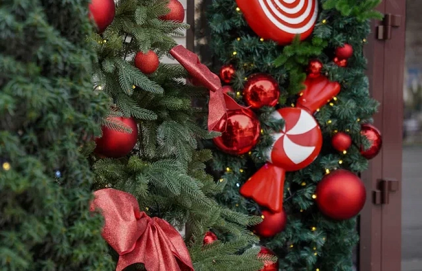 В Евпатории подвели итоги конкурса на лучшее новогоднее оформление фасадов и витрин