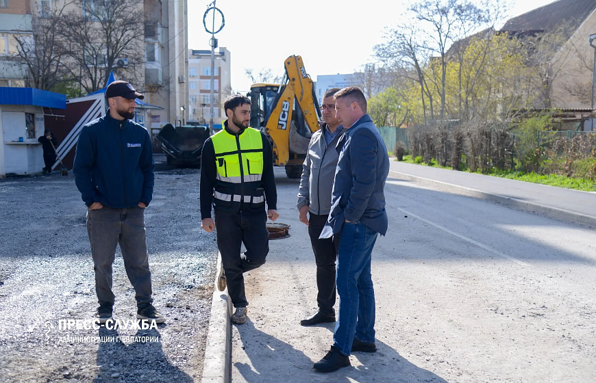 Антон Новиков проинспектировал ход работ по благоустройству города