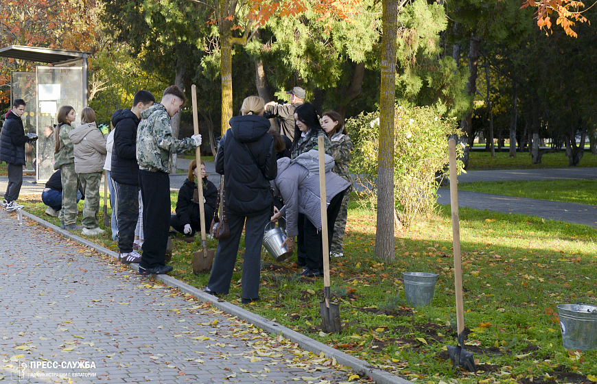 В Евпатории высадили саженцы можжевельника в рамках экологической акции