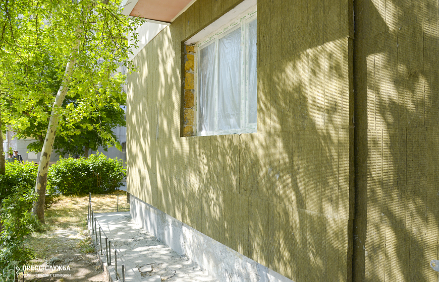 В Евпатории продолжается ремонт двух библиотек